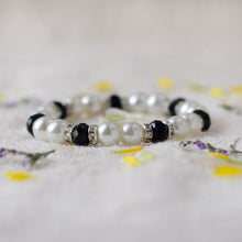 Handcrafted Bead Bracelet In Black And White Pearls